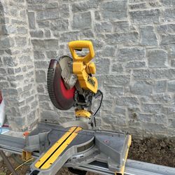 Dewalt Saw . 12 In “ Saw 