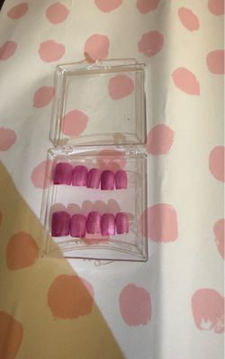 Press on nails