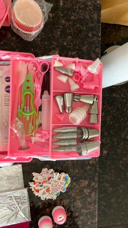 Cake decorating kit plus more
