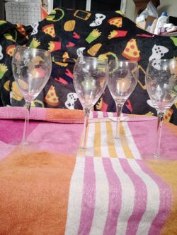 4 Wine Glasses