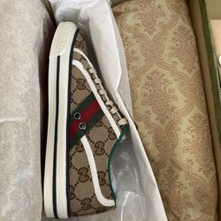 Brand new women shoes size 5 and 5/5 and 6 in stock