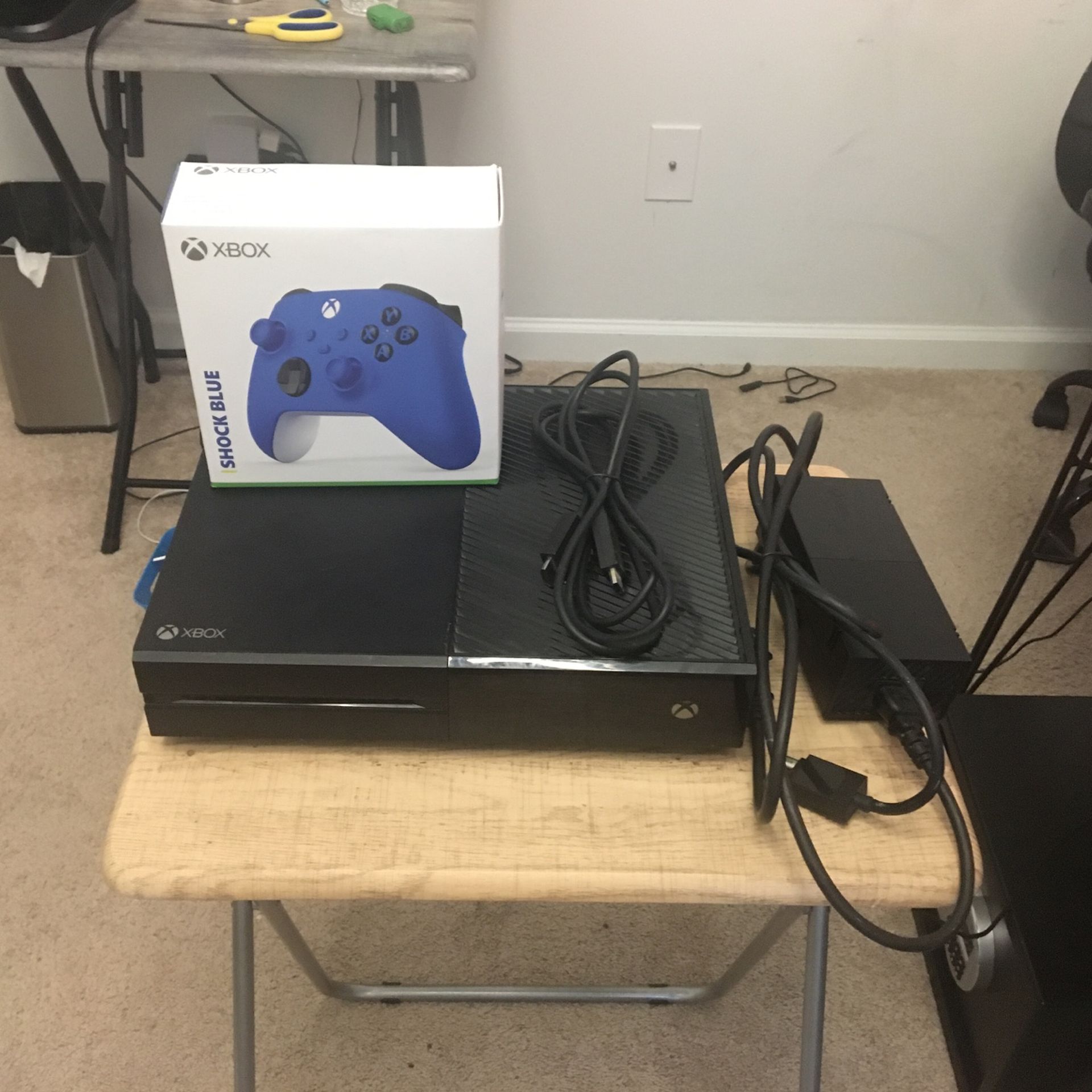 Xbox One (With Controller) 