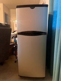 2007 silver Frigidaire refrigerator