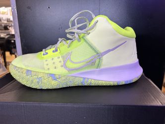 Nike Kyrie Fly Trap Sneakers