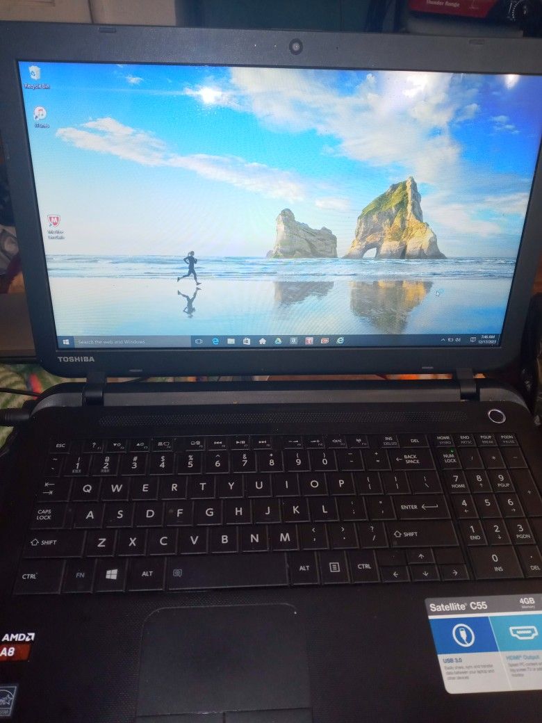 Toshiba A8 Windows 10 Laptop