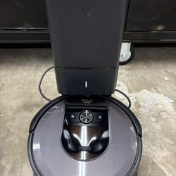 Roomba i7+