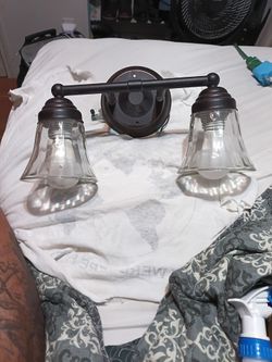 Bathroom light fixer