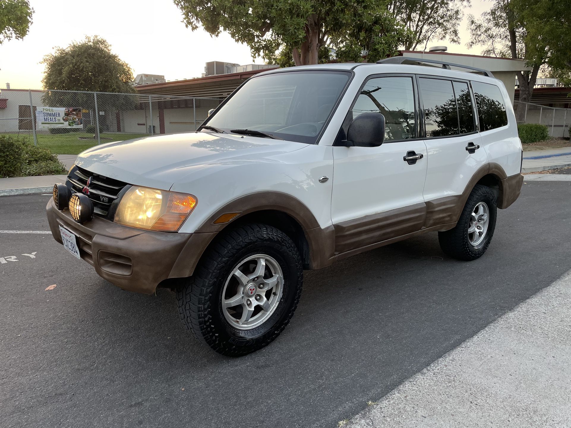 2001 Mitsubishi Montero