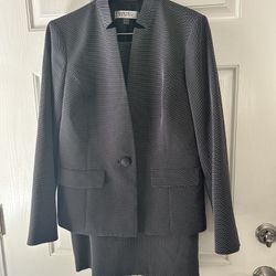 Women’s Suit- Size 6