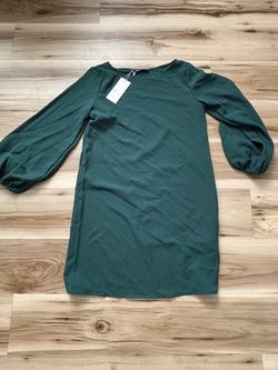 Dark green dress size medium.