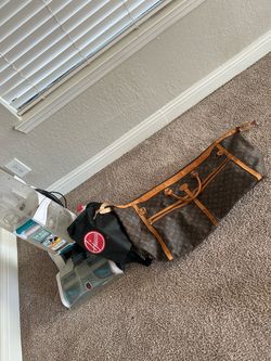 Carpet cleaning machine and bag