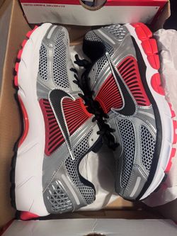 Nike Zoom Vomero 5 Size 10.5 Brand New