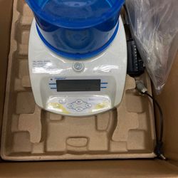 Commercial self-calibrating balance scale