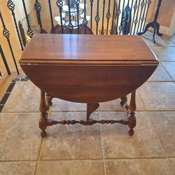 Mid-Century Ethan Allen American Classical Maple Drop Leaf Side Table