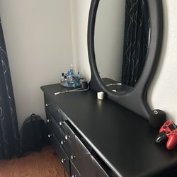 Selling Queen Bed Set