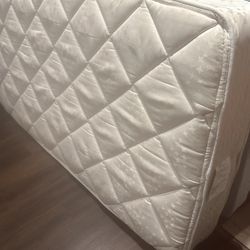 Twin Size Mattress & Box Spring (Great Conditions) Hampton