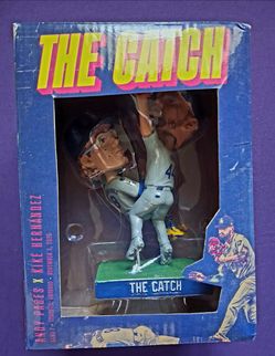 *AVAILABLE* LA Dodgers "The Catch" Bobblehead SGA (9/6/2026) - Andy Pages x Kike Hernandez NIB