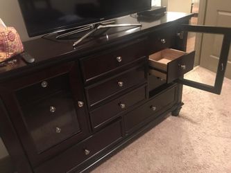 Dresser. (In new shape)