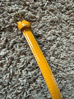 Beautiful dark yellow/goldenrod womens belt. Size large.
