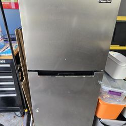 Magic Chef 10.1 Cu Ft Mini Fridge