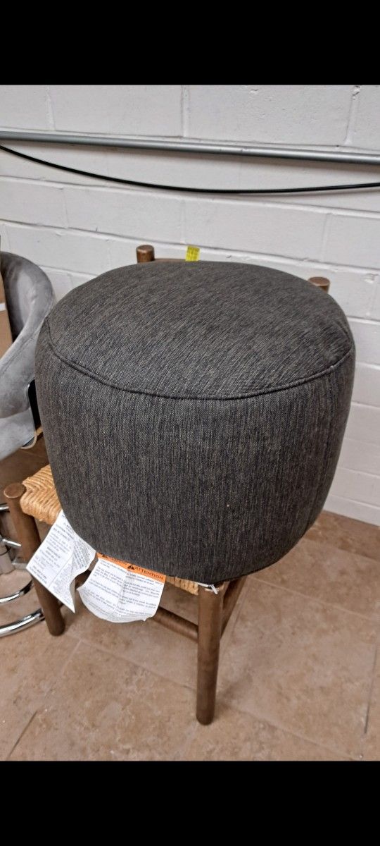 New Small Ottoman See Pictures For Dimensions