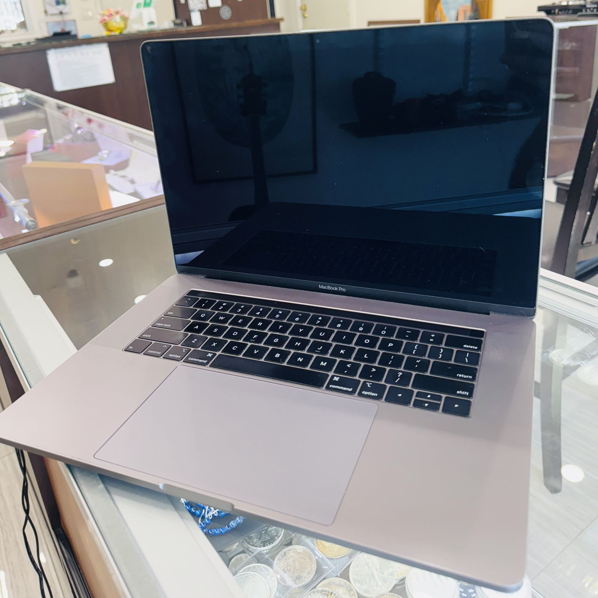 MacBook Pro 15”, 2018 16GB/256GB