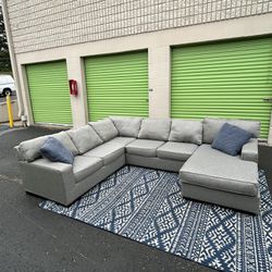 Gray Sectional With Chaise 🛻Free Delivery🛻