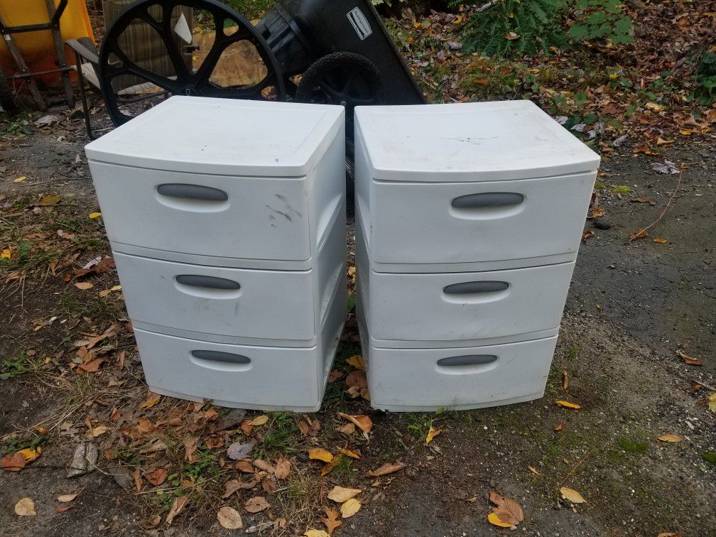 White 2 sets of drawers plastic storage