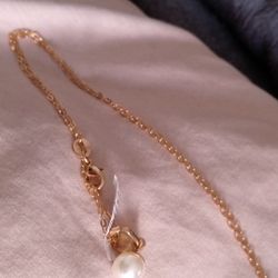 Faux Pearl Pendant Necklace