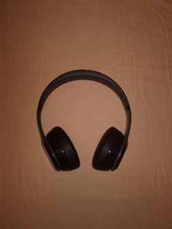 glossy black solo 2 beats.