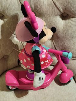 Minnie's happy helpers sing & spin scooter minnie plush deals