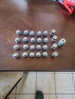 12x1.5 Lug Nuts W/locks