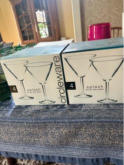 Set of 8 Crate & Barrel “Splash” Martini Glasses – 10 oz