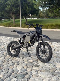 QRONGE X1 Large Electric Dirt Bike NEW  – Powerful E-Moto – Full Suspension