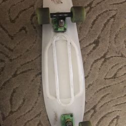 Complete “ Penny “ Board Skateboard 🛹. Great deal for only 25 cash. Must come to Huntington Beach Newland/Adams…