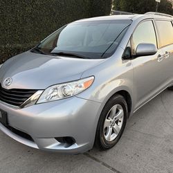 2014 Toyota Sienna Le