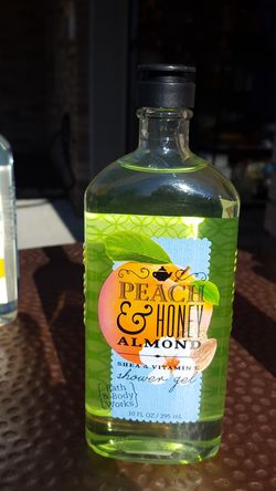 Bath & Body Peach & Hone shower gel