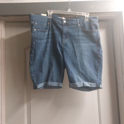 Signature  Levi Strauss Bermuda. Shorts Sz20