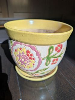 8.5" Ceramic Floral Planter Pot with Saucer - Paddocks "Lemon Drop"