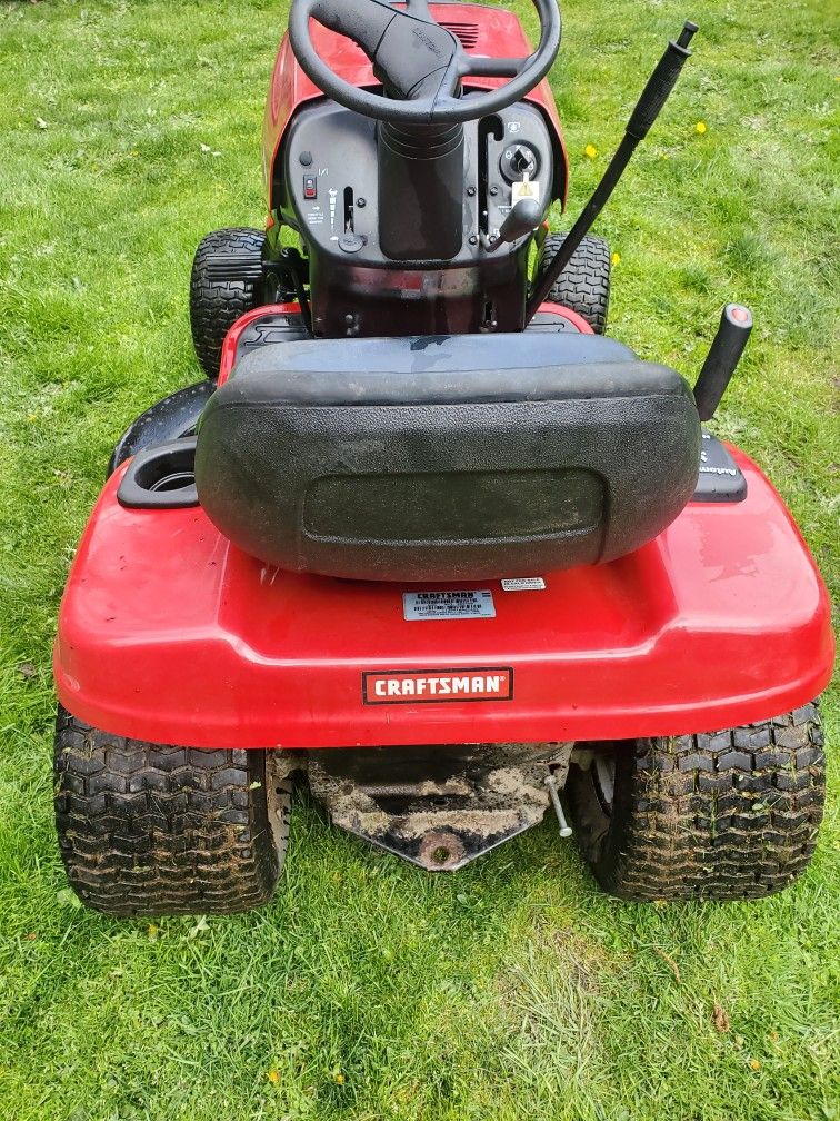 Not Running Craftsman LT2000 Riding Lawn Mower for Sale in Federal Way, WA OfferUp