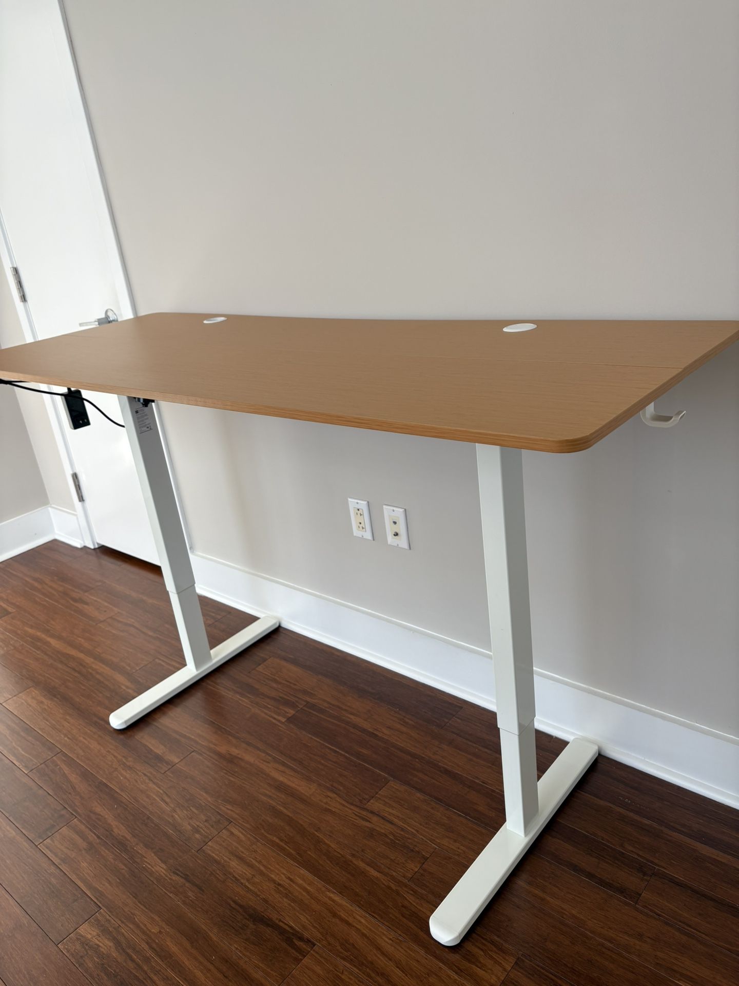 Modern Electric Standing Desk with Adjustable Height 63x24