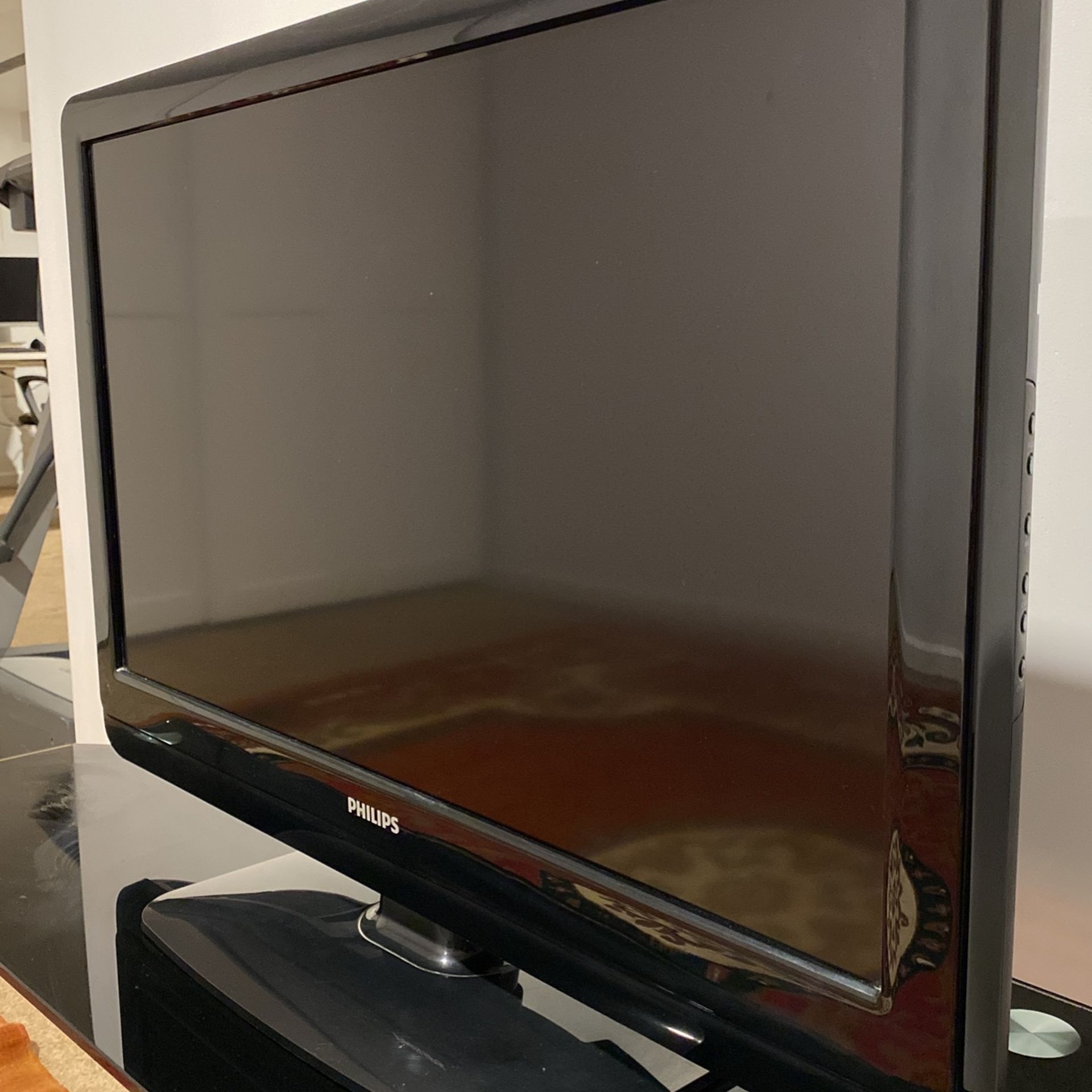 Phillips 32 Inch LCD TV (not a smart tv)
