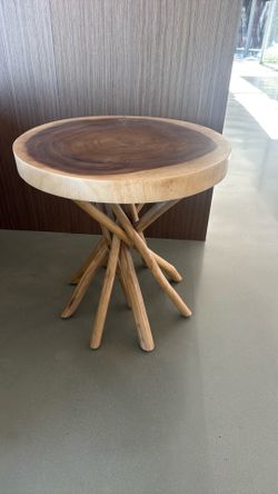 Beautiful Solid Wood Accent / Side Table – $150