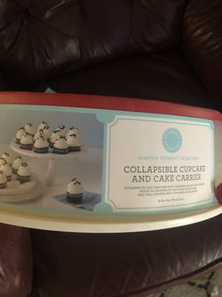 Cake / cupcake Carrier/server
