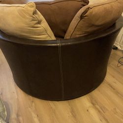 Swivel Bucket Chair