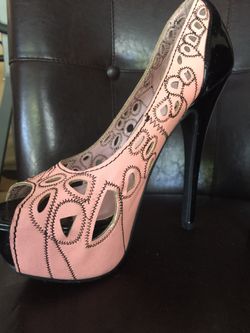 Shoes . size 8.