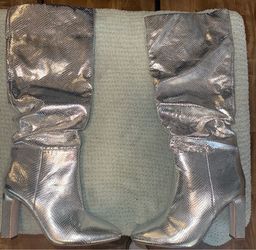 9.5 Silver Boots- Jessica Simpsons