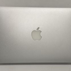 11” MacBook Air A1465, 1.7 GHz Core i5, 4 GB Ram, 64 GB USB