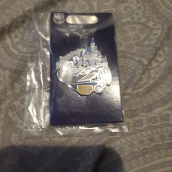 Disney Visa Cardmember Exclusive 2021 Pin featuring Mickey and Minnie Mouse inspired by Walt Disney's "Plane Crazy" (1928). 
Here's some information a