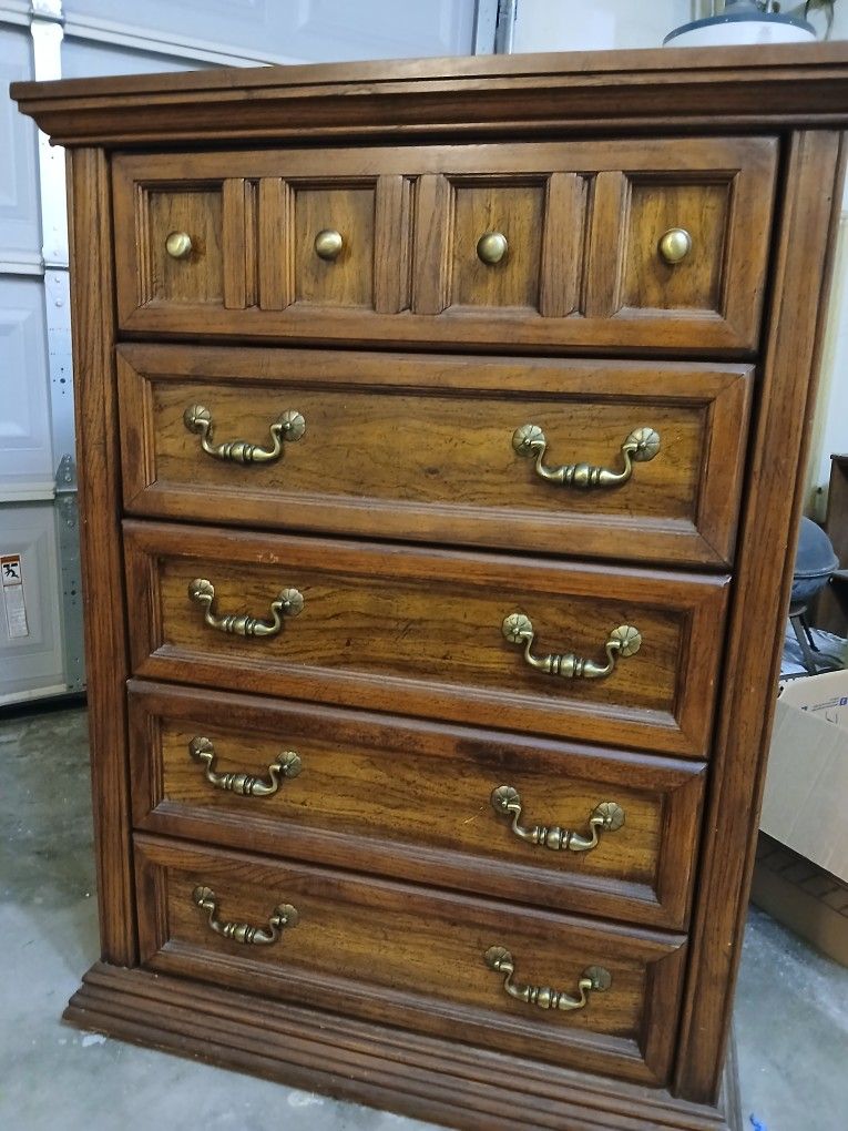 Chest Of Drawers & Nightstande